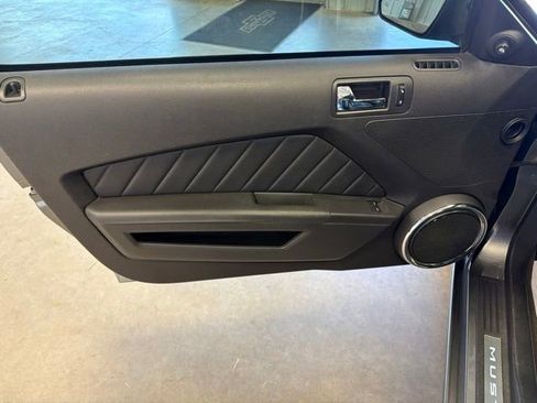 Used 2013 Ford Mustang Premium RWD image 13
