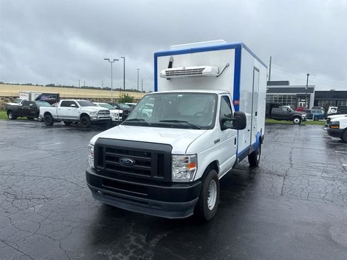 Used 2024 Ford E-350 and Econoline 350 Super Duty w/ Power Windows & Locks Group RWD image 4