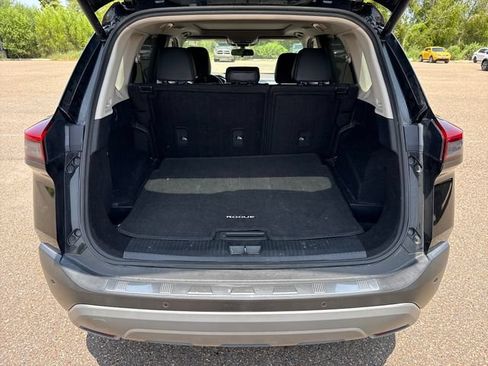 Certified 2021 Nissan Rogue SV w/ Premium Package FWD image 15
