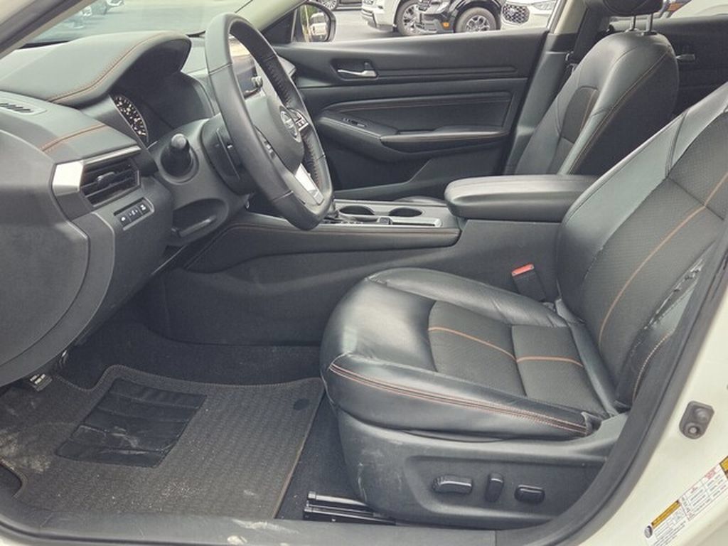 Used 2021 Nissan Altima 2.5 SR w/ SR Premium Package FWD image 6