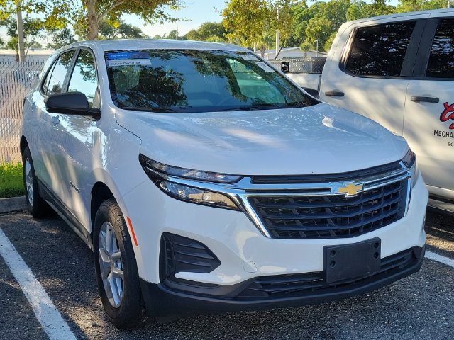 Used 2024 Chevrolet Equinox LS w/ LS Convenience Package AWD/4WD image 2