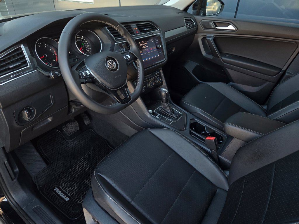 Used 2021 Volkswagen Tiguan SE w/ Panoramic Sunroof Package FWD image 10