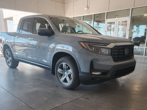 Used 2023 Honda Ridgeline RTL-E image 2