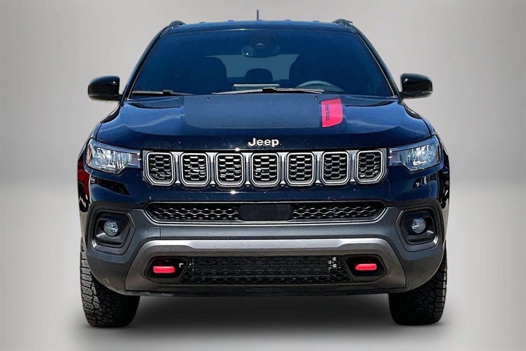 Used 2026 Jeep Compass Trailhawk AWD/4WD image 2