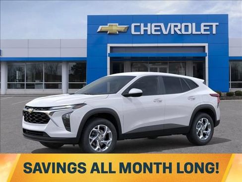 New 2026 Chevrolet Trax LS w/ LS Convenience Package FWD image 2