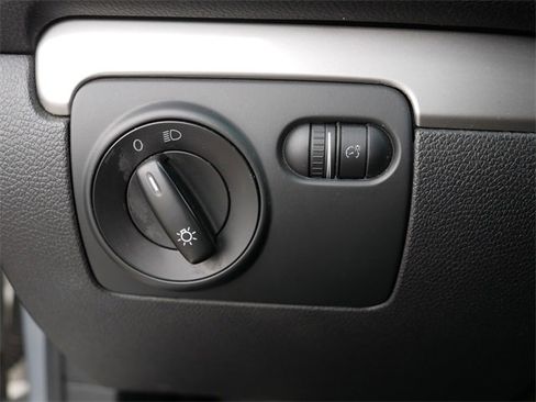 Used 2012 Volkswagen Golf 4-Door image 24