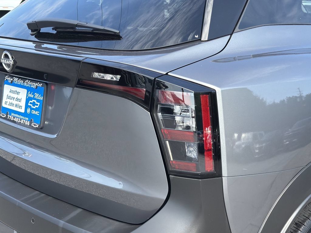 Used 2025 Nissan Kicks SV FWD image 21