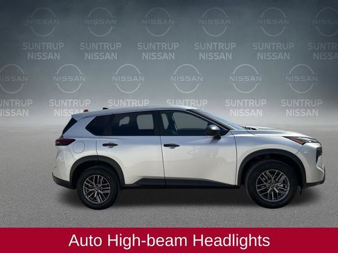 Used 2025 Nissan Rogue S image 7
