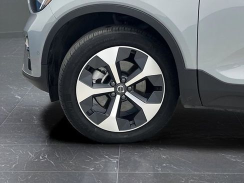 Used 2024 Volvo XC40 B5 Plus image 35