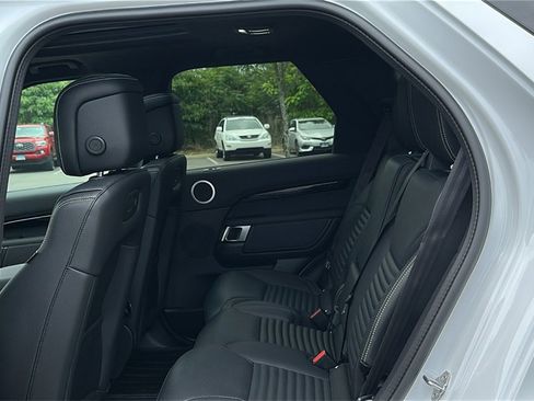 New 2025 Land Rover Discovery S image 24