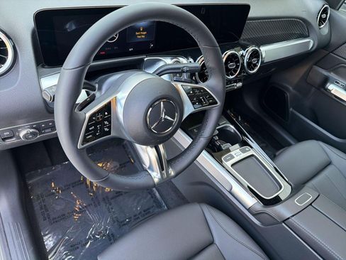 Used 2026 Mercedes-Benz GLB 250 image 4