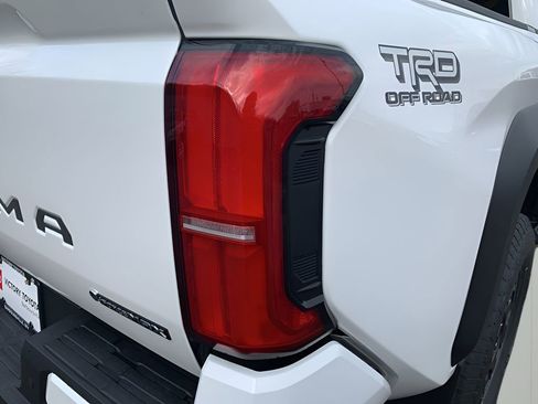 Used 2024 Toyota Tacoma TRD Off-Road w/ TRD Off Road Upgrade Package AWD/4WD image 29