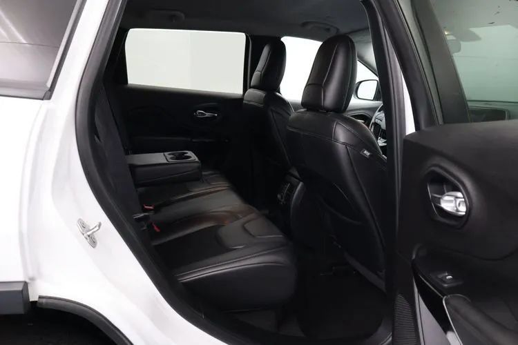 Used 2020 Jeep Cherokee Latitude Plus AWD/4WD image 18