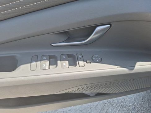 Used 2025 Hyundai Elantra SEL FWD image 13
