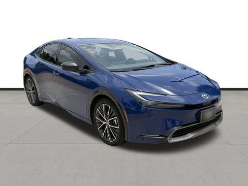 Used 2024 Toyota Prius XLE FWD image 3