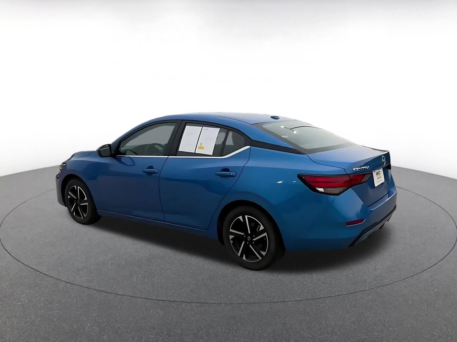 Used 2025 Nissan Sentra SV FWD image 9