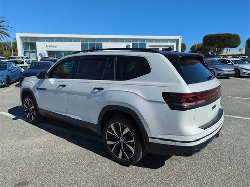 Used 2025 Volkswagen Atlas SEL Premium R-Line image 9