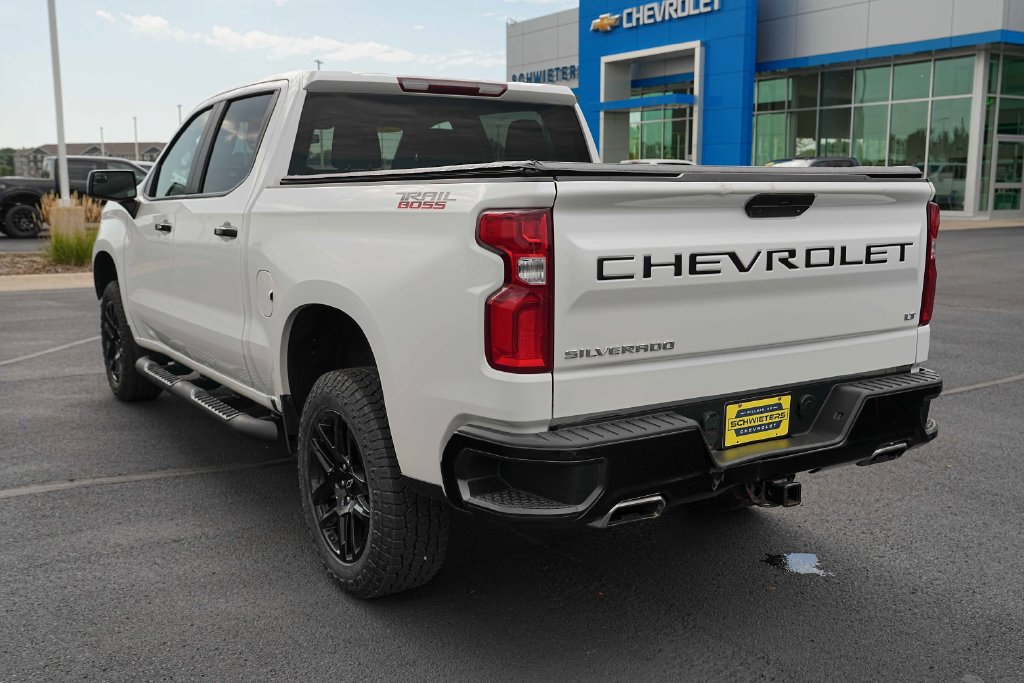 Used 2021 Chevrolet Silverado 1500 LT Trail Boss w/ Bed Protection Package AWD/4WD image 9