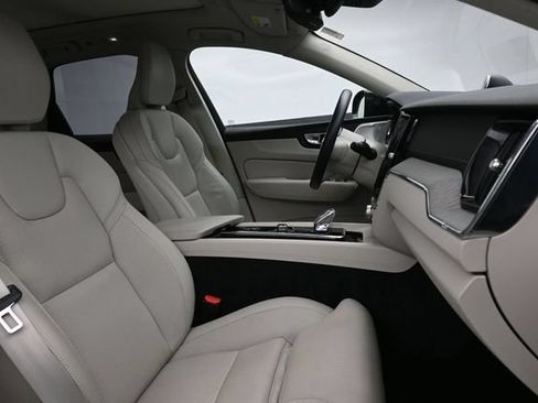 Used 2023 Volvo XC60 B5 Ultimate AWD/4WD image 34