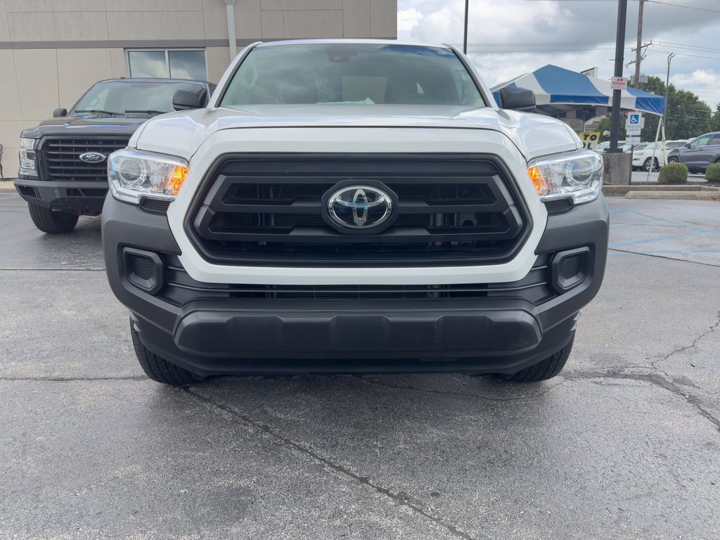 Used 2022 Toyota Tacoma SR RWD image 2