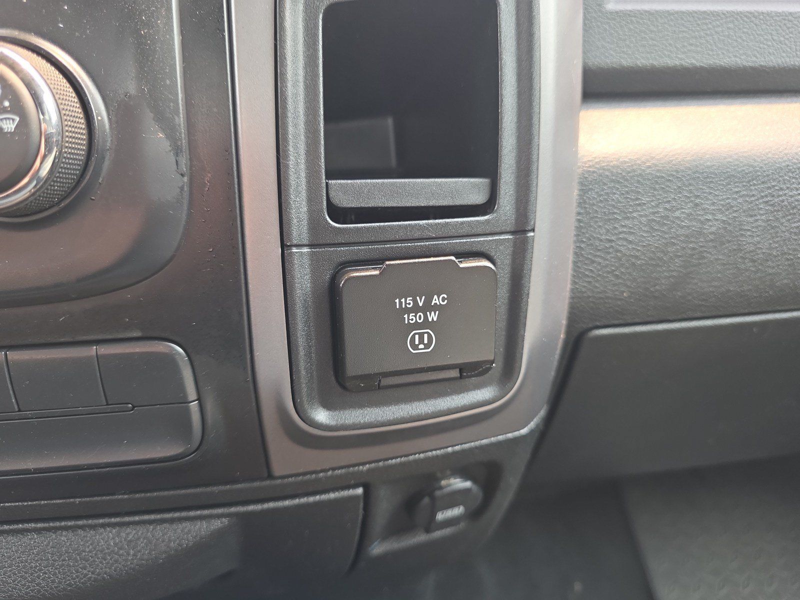 Used 2022 RAM 1500 Classic SLT w/ Protection Group AWD/4WD image 28