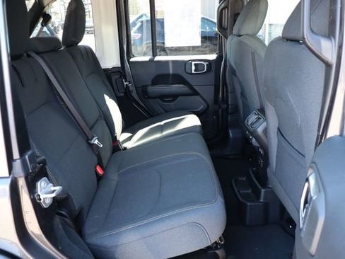 Used 2025 Jeep Wrangler Unlimited Sahara AWD/4WD image 45