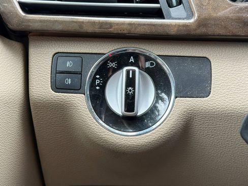 Used 2010 Mercedes-Benz E 350 Sedan image 35