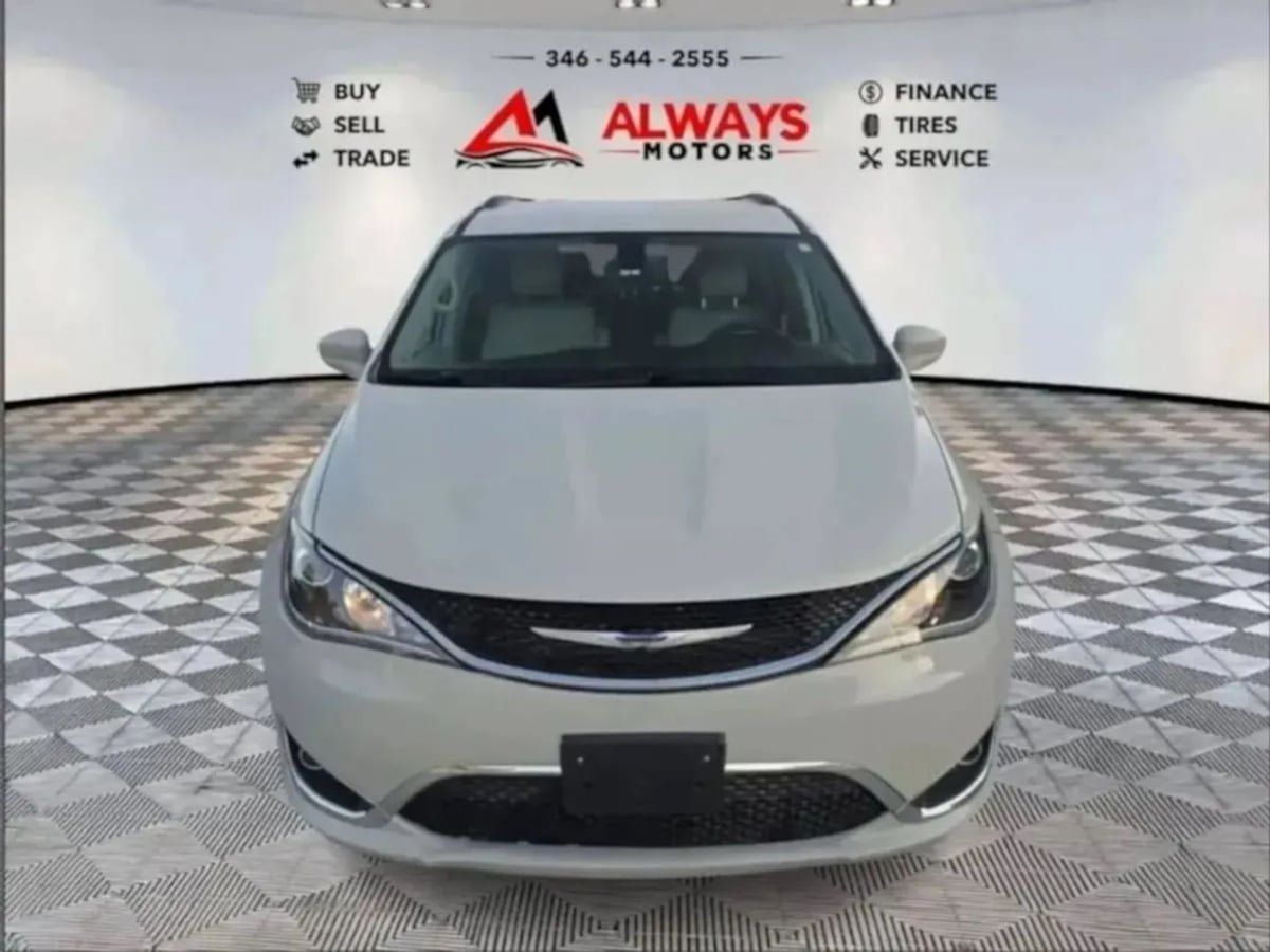 Used 2020 Chrysler Pacifica Touring-L Plus w/ Tire & Wheel Group FWD image 19