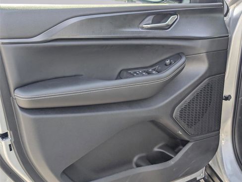 New 2025 Jeep Grand Cherokee Altitude image 21