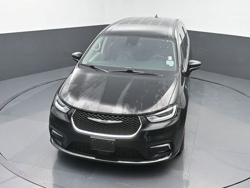 Used 2024 Chrysler Pacifica Select image 29