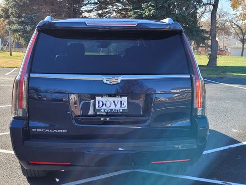 Used 2019 Cadillac Escalade ESV Luxury image 5