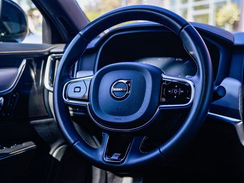 Used 2020 Volvo S90 T8 Inscription image 16