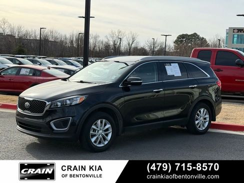 Used 2017 Kia Sorento LX image 3