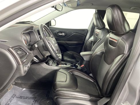 Used 2021 Jeep Cherokee Trailhawk image 16