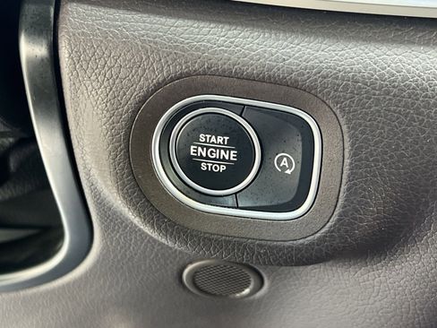 Used 2021 Mercedes-Benz GLE 450 4MATIC w/ Premium Package image 39