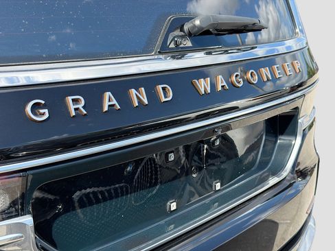 Used 2022 Jeep Grand Wagoneer Series III image 11