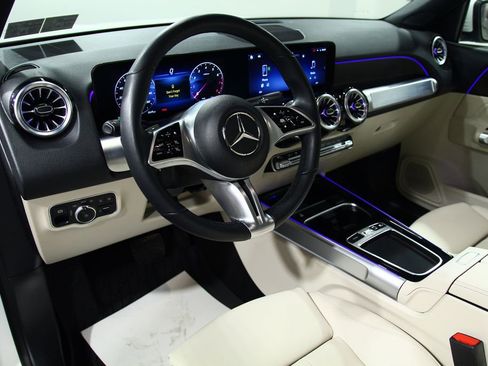 Certified 2025 Mercedes-Benz GLB 250 4MATIC image 19