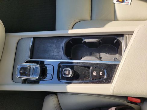 Used 2022 Volvo S60 B5 Inscription w/ Advanced Package image 11