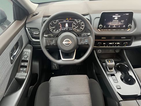 Used 2023 Nissan Rogue SV image 14