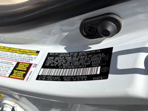 Used 2019 Toyota Camry XLE FWD image 13