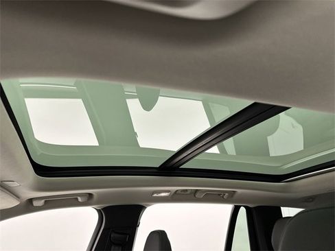 Certified 2025 Volvo XC90 B6 Plus image 22