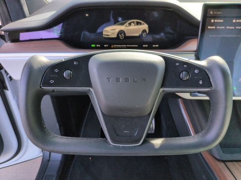 Used 2024 Tesla Model X image 18