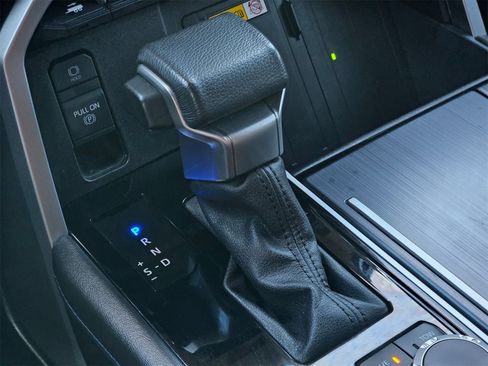 Used 2024 Toyota Sequoia Platinum image 14