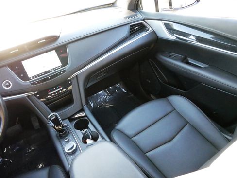 Certified 2021 Cadillac XT5 Premium Luxury image 9