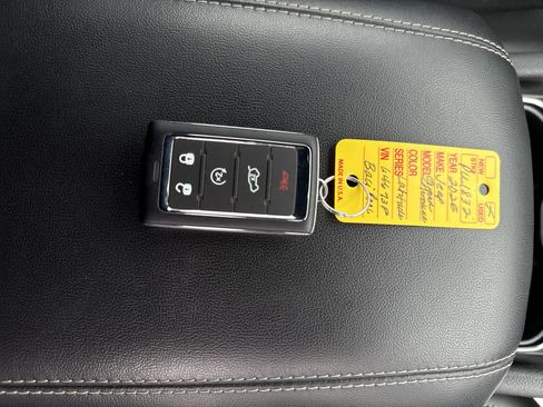 Used 2025 Jeep Grand Cherokee Altitude AWD/4WD image 7