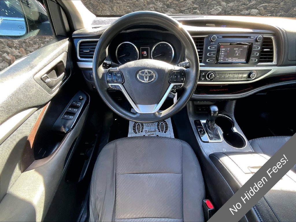 Used 2019 Toyota Highlander LE AWD/4WD image 5