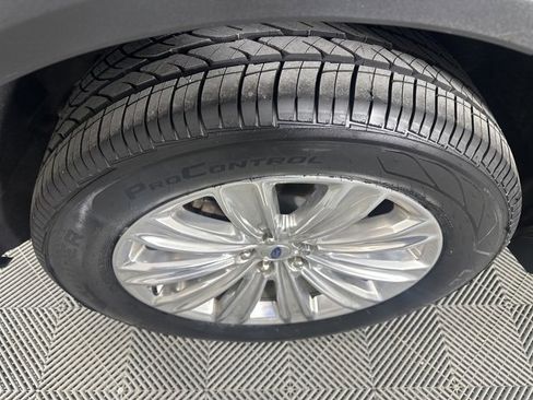 Used 2023 Ford Explorer Limited image 12