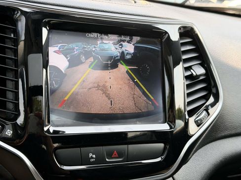 Used 2019 Jeep Cherokee Limited AWD/4WD image 29