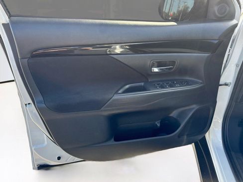 Used 2020 Mitsubishi Outlander ES FWD image 9