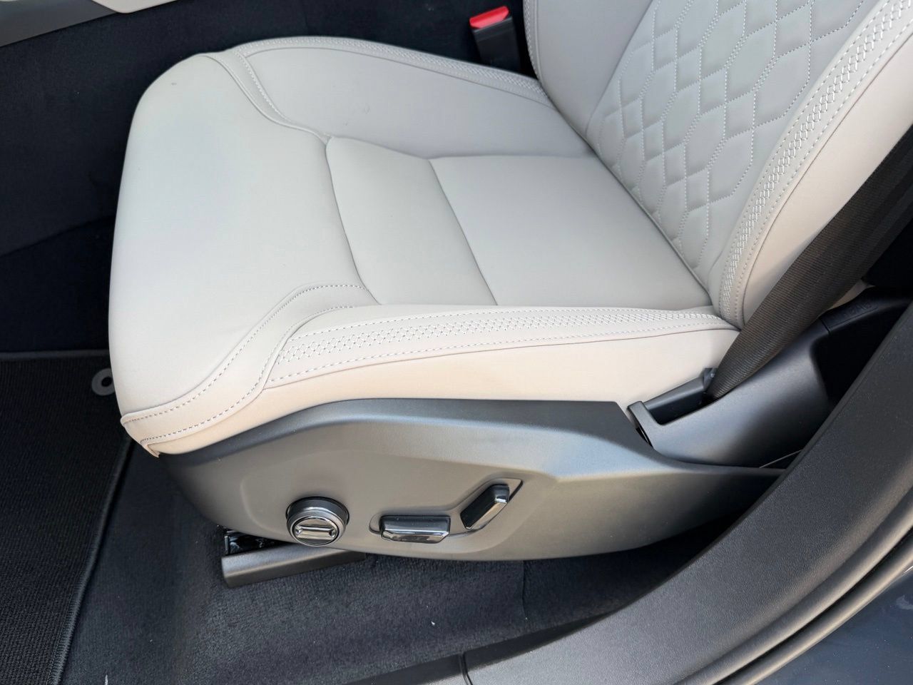 New 2026 Volvo XC90 B5 Core AWD/4WD image 19